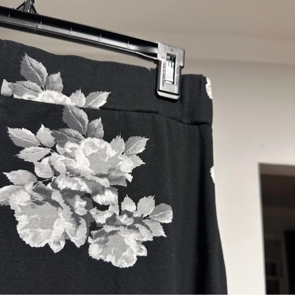 H&M Black White Floral Split Leg Maxi Skirt Women’s Size Medium Whimsigoth Fairy